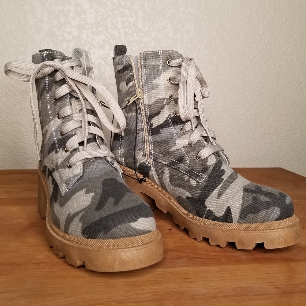 NWOT  Sugar canvas combat ankle boots